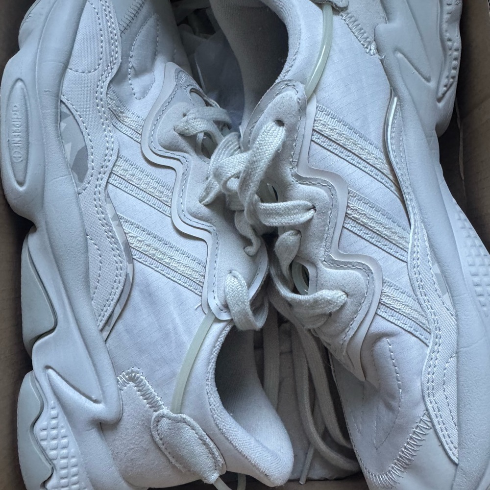 Adidas Sneakers